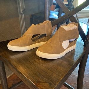 Size 8 natural reflection shoes NWT